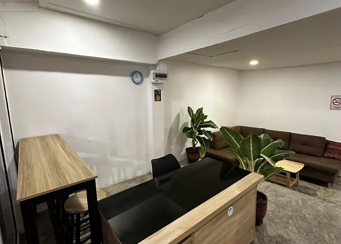 Monkey'S Hostel